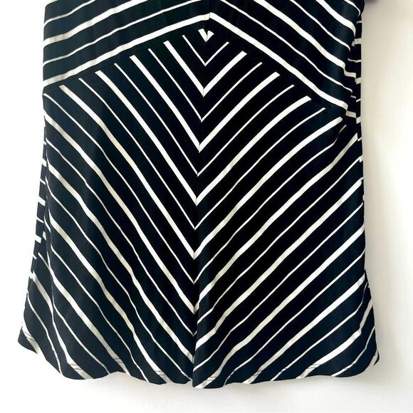 Cable & Gauge Asymmetrical Striped Top Size Medium Women’s Black and Wbite- Flaw - Picture 8 of 11